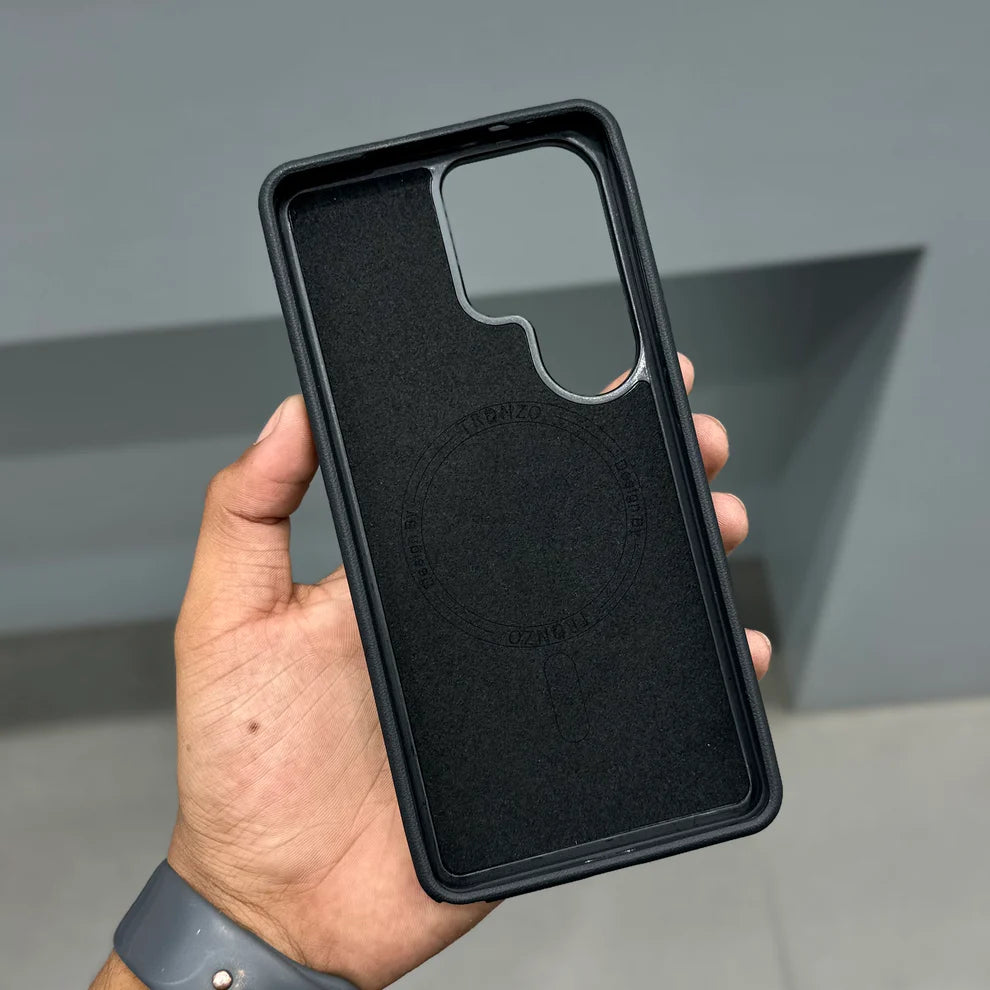 TRONZO BC-150 – Premium Textured Leather Black iPhone Case with magsafe