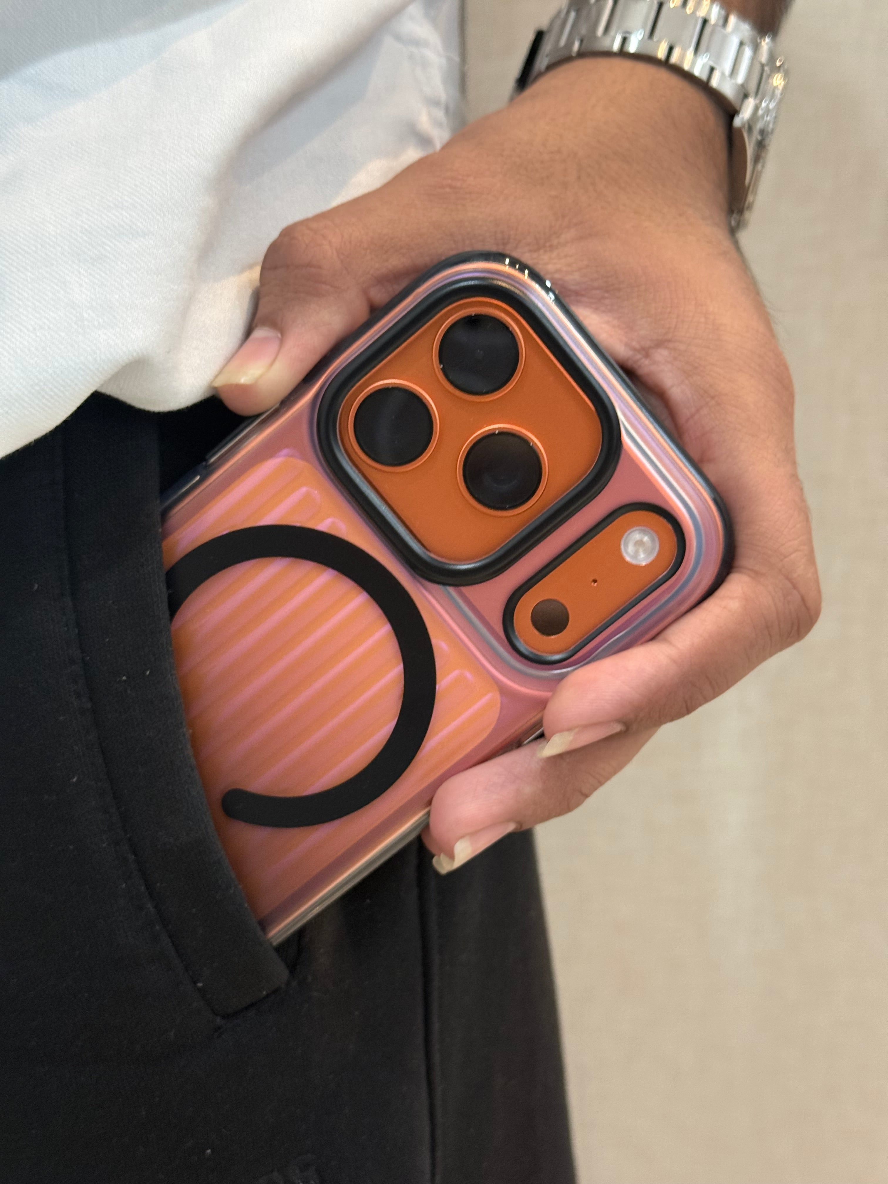TRONZO BC-159 Black Gradient – Premium Transparent MagSafe iPhone Case